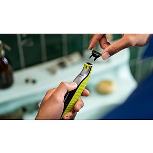 Philips OneBlade 360 QP420/50 Replacement Shaver Blades, Silver/Yellow - Image 4